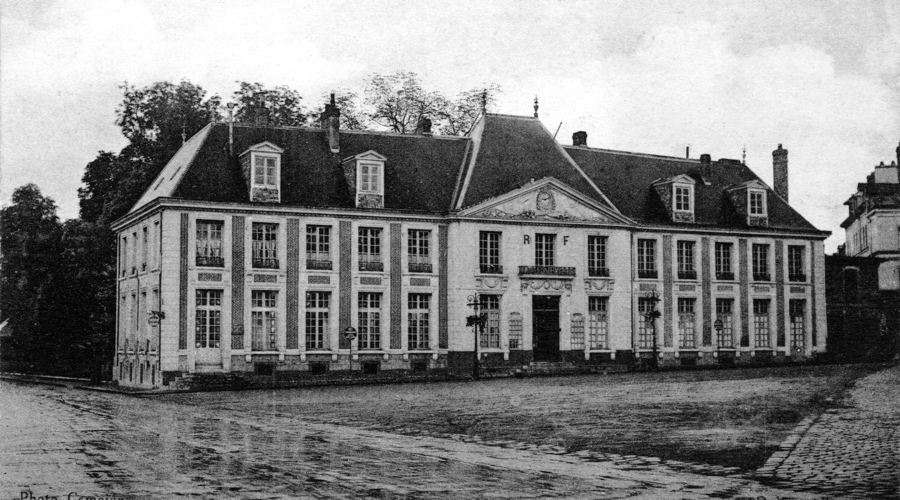Darnétal, la mairie dans les années 1900. Carte postale. Collection Mémoire Vive.
