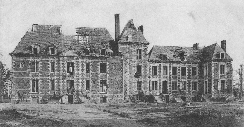 Grivesnes, le château après la Grande Guerre. Carte postale, collection Mémoire Vive.