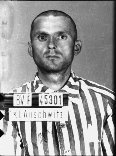 IDENTIFICATION INCERTAINE Auschwitz, le 8 juillet 1942. Musée d’État d’Auschwitz-Birkenau, Oswiecim, Pologne. Collection Mémoire Vive. Droits réservés.