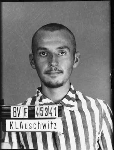 IDENTIFICATION INCERTAINE Auschwitz, le 8 juillet 1942. Musée d’État d’Auschwitz-Birkenau, Oswiecim, Pologne. Collection Mémoire Vive. Droits réservés.
