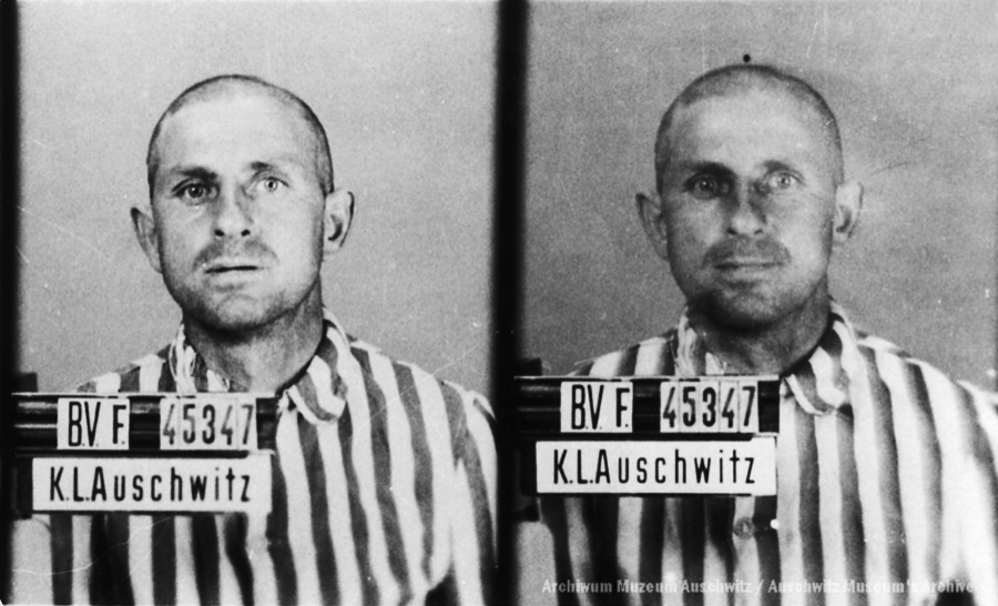 Auschwitz-I, le 8 juillet 1942. Musée d’État d’Auschwitz-Birkenau, Oswiecim, Pologne. L’opérateur a craint un “bougé” trop important sur la première photo : il a refait le cliché.