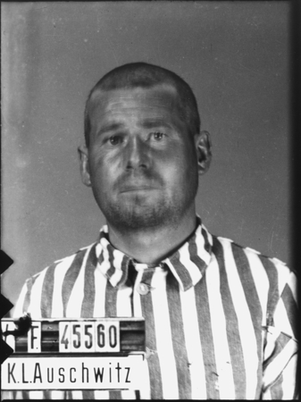 IDENTIFICATION INCERTAINE Auschwitz-I, le 8 juillet 1942. Musée d’État d’Auschwitz-Birkenau, Oswiecim, Pologne. Collection Mémoire Vive. Droits réservés.