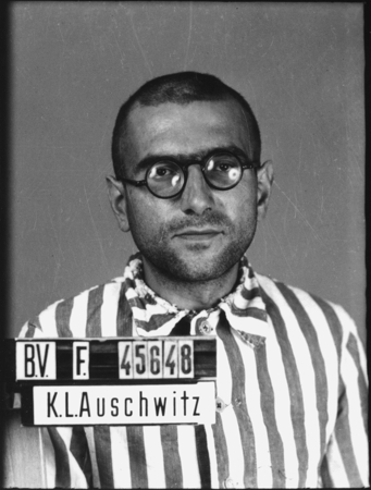 IDENTIFICATION INCERTAINE… Auschwitz-I, le 8 juillet 1942. Musée d’État d’Auschwitz-Birkenau, Oświęcim, Pologne. Coll. Mémoire Vive. Droits réservés.