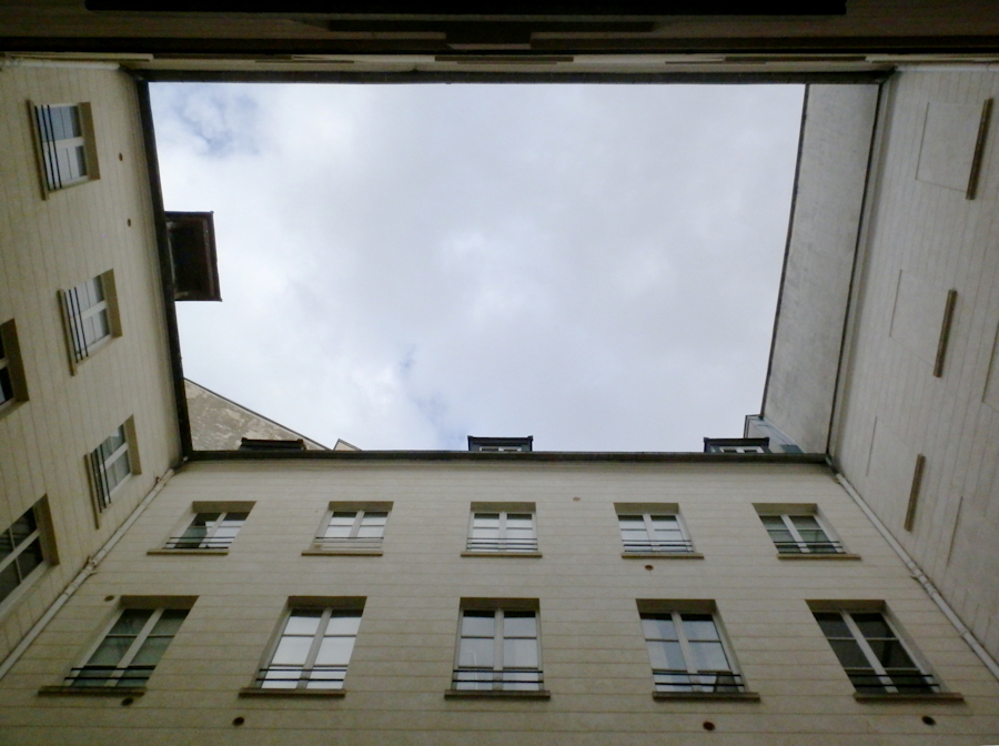 Vue vers les combles depuis la cour, 2019. Photo Mémoire Vive.
