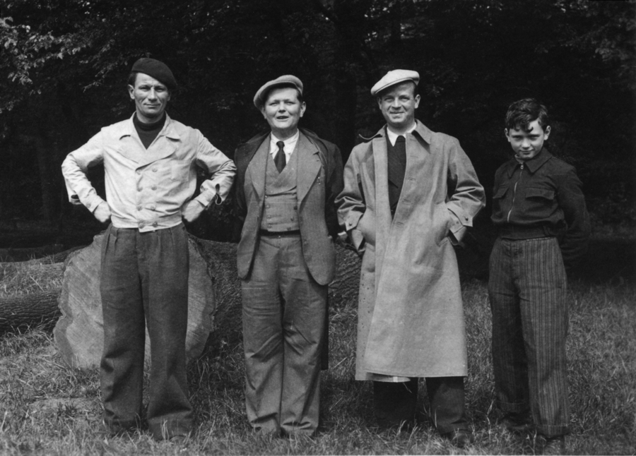 Le 7 mai 1941, anniversaire d’Arlette (7 ans) : cette partie de campagne familiale et amicale est probablement aussi une réunion clandestine de militants. Deuxième à partir de la gauche, Joseph, puis Marius Defruit et Claude Kermen. Collection P. Labate. Droits Réservés.