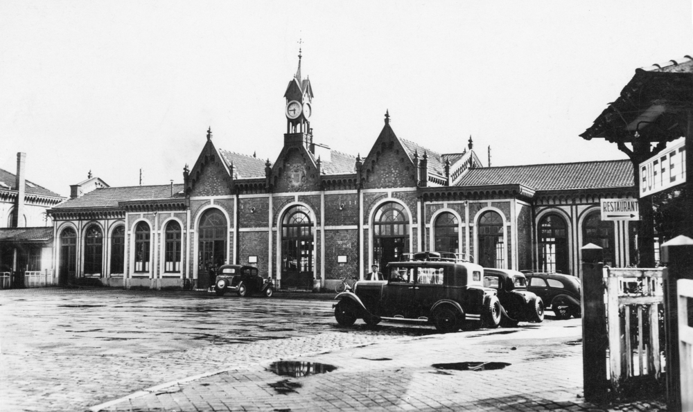 La gare d’Abbeville dans les années 1930. Carte postale. Collection Mémoire Vive.