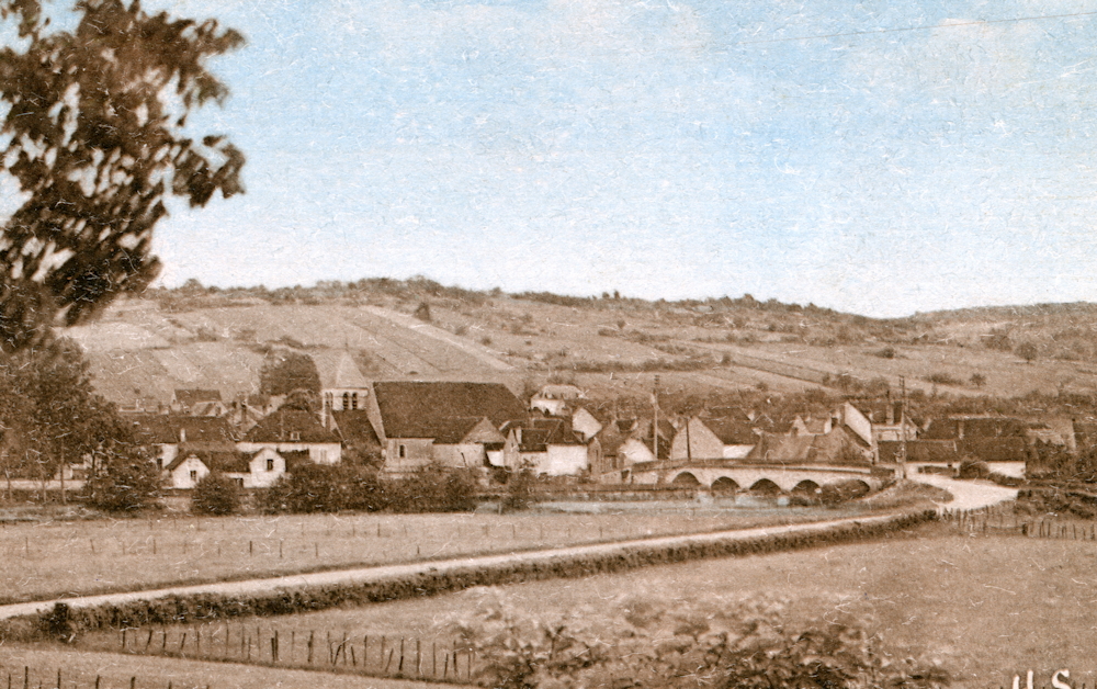 Accolay, vue depuis la RN 6. Carte postale oblitérée en 1950. Collection Mémoire Vive.