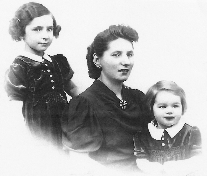 Ce portrait de famille a probablement été réalisé en studio après l’arrestation d’André Bréançon et à son intention (un montage y ajoutera son visage). Droits réservés.
