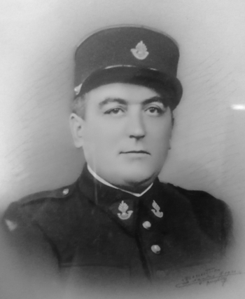 Louis Briand dans son uniforme de douanier. © Dominique Dard, son petit-fils.