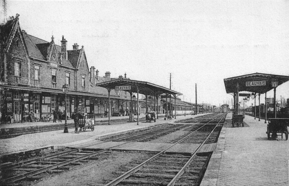Beauvais. La gare, intérieur. Carte postale des années 1910. Coll. Mémoire Vive.