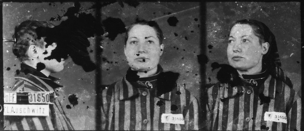 Photographiée à Auschwitz-I, le 3 février 1943. Musée d’État d’Auschwitz-Birkenau, Oświęcim, Pologne. Collection Mémoire Vive. Droits réservés.