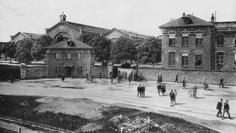 Champagne-sur-Seine. Entrée de l’usine Schneider-Westinghouse (S. W.). Carte postale non-datée (années 1920 ?). Collection Mémoire Vive.