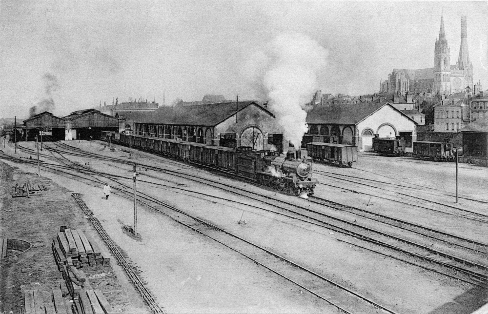 Chartres. Intérieur de la gare dans les années 1900. Carte postale. Collection Mémoire Vive.