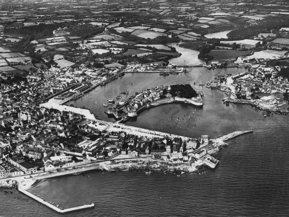 Concarneau. Carte postale “voyagée” en 1961, collection mémoire Vive.