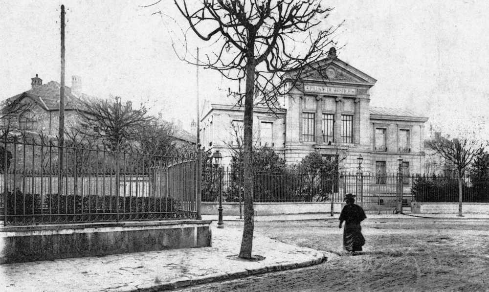 Corbeil. À gauche, la maison d’arrêt, à droite, le Palais de Justice. Carte postale des années 1900. Coll. Mémoire Vive