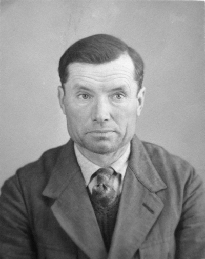 Maurice DADÉ, photographie réalisée en studio. © Division des archives des victimes des conflits contemporains, ministère de la Défense, direction des patrimoines de la mémoire et des archives, Caen