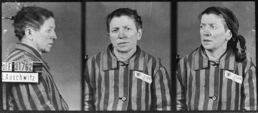 Photographiée à Auschwitz-I, le 3 février 1943, selon les trois vues anthropométriques de la police allemande. Musée d’État d’Auschwitz-Birkenau, Oświęcim, Pologne. Collection Mémoire Vive. Droits réservés.