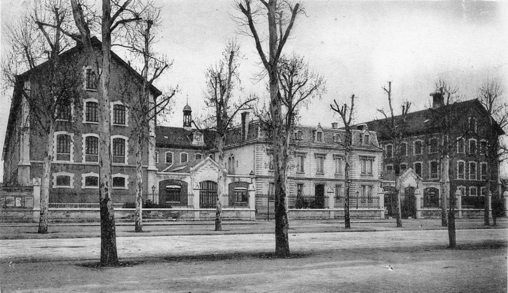 Dijon. La Manufacture nationale des Tabacs. Carte postale des années 1900. Collection Mémoire Vive.