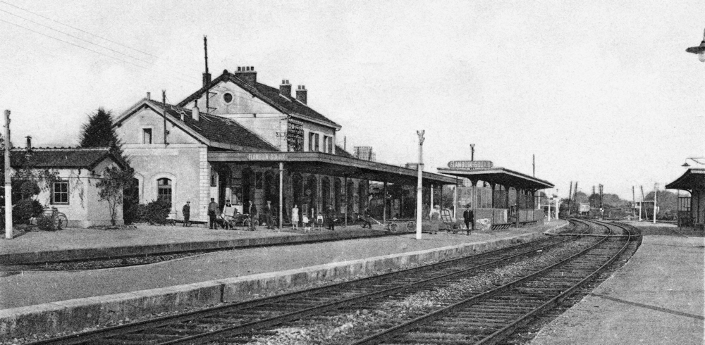 Intérieur de la gare de Flamboin-Gouaix. Carte postale non datée. Collection Mémoire Vive.