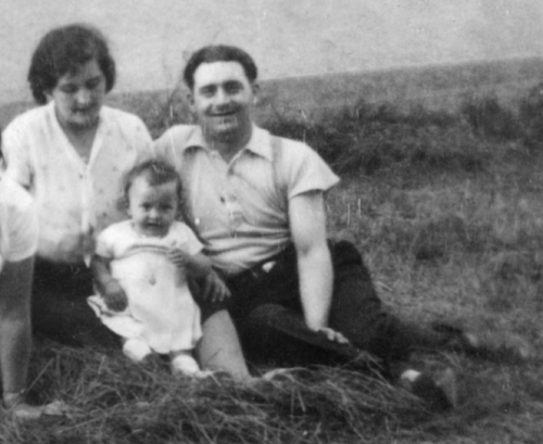 Augustine, Lilianne et Paul Hardy en 1935 ; extrait d’une série de quatre photos dont celles ci-dessous © Jean Louis Pechin.