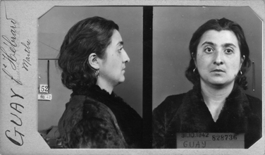 Photographiée au service de l’identité judiciaire, le 31 octobre 1942. © Archives de la préfecture de police.