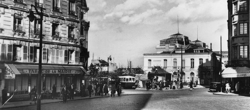 Issy-les-Moulineaux. Place de la Mairie. Carte postale écrite en août 1946. Coll. Mémoire Vive