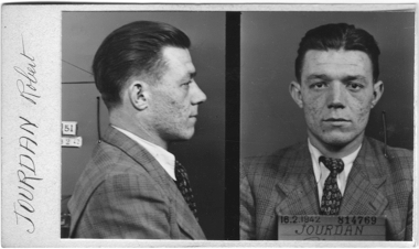 Photographie anthropométrique prise le 15 février 1942 par le service de l’identité judiciaire. © Archives de la Préfecture de Police, Paris.
