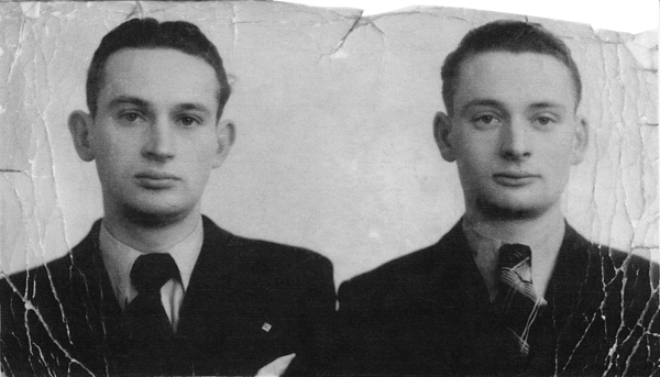 Les jeunes frères Lacroix. La mémoire de leur identification s’est perdue et il n’est pas possible de distinguer André et Louis. Collection de Madame Lacroix. Droits réservés.