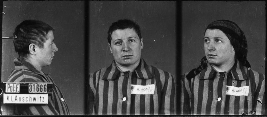 Photographiée à Auschwitz-I, le 3 février 1943. Musée d’État d’Auschwitz-Birkenau, Oswiecim, Pologne. Collection Mémoire Vive. Droits réservés.