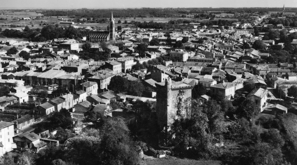 Lesparre, vue générale. Carte postale d’après guerre. Collection Mémoire Vive.