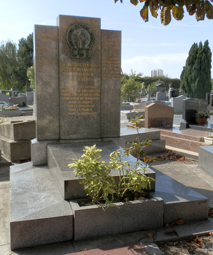 Cimetière de Levallois-Perret. Monument des chauffeurs de taxis parisiens CGT. © Mémoire Vive.