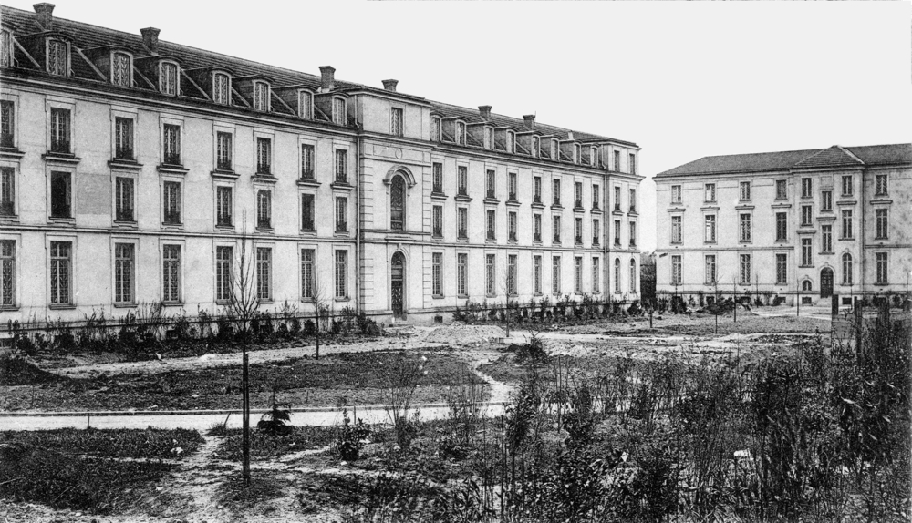 Hôpital de Limeil-Brevannes. Les bâtiments construits en 1907. Carte postale. Collection Mémoire Vive.