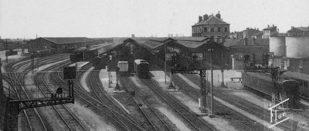 Niort. Intérieur de la gare. Carte postale des années 1930. Collection Mémoire Vive.