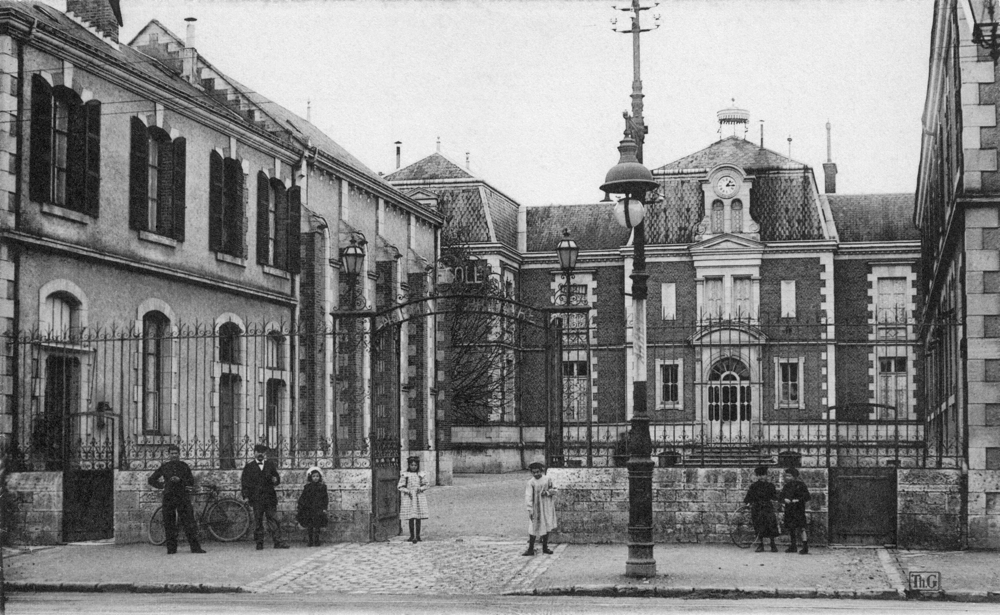 Orléans. École normale d’instituteurs. Carte postale. Coll. Mémoire Vive.