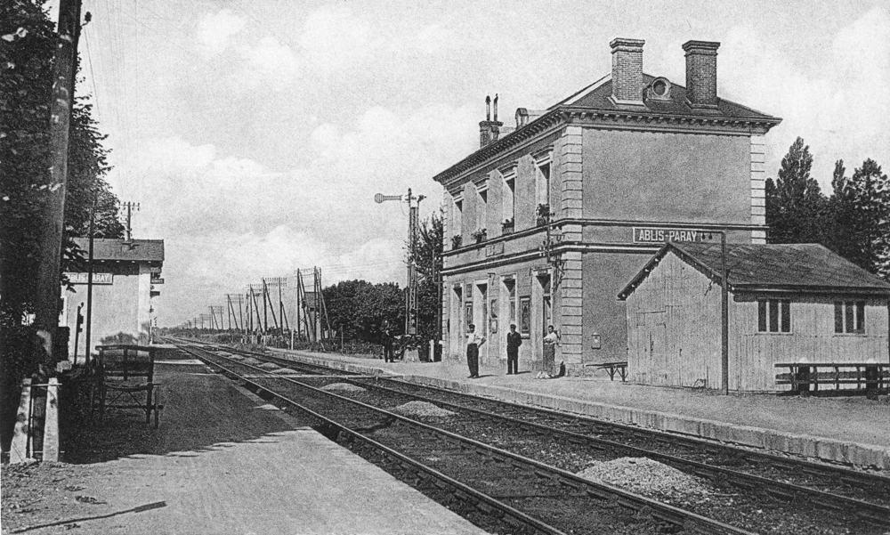 Paray-Douaville, la gare. Carte postale, première moitié du 20e siècle. Collection Mémoire vive.