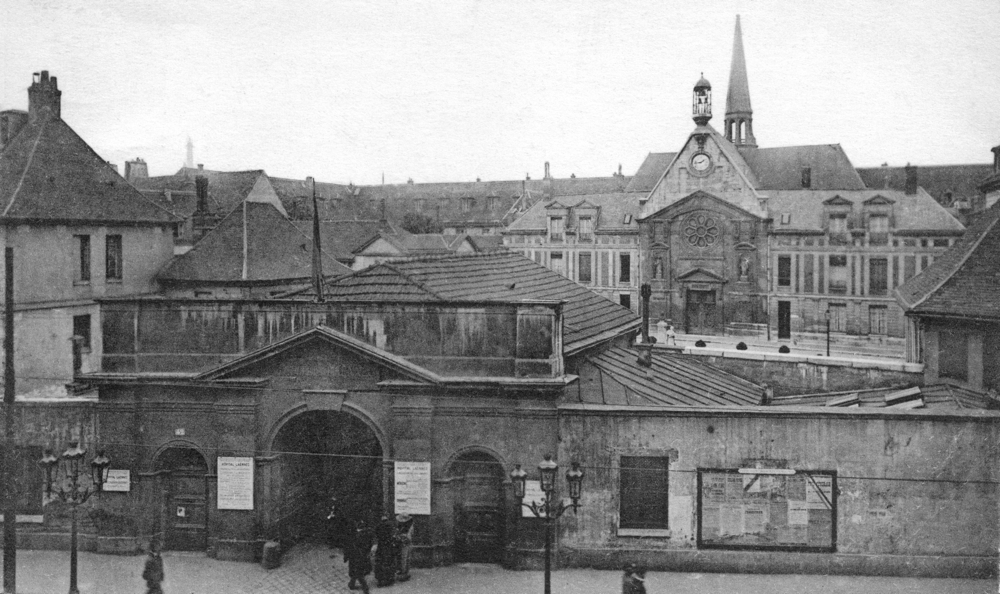 Entrée de l’hôpital Laënnec dans les années 1910. Carte postale voyagée en juin 1933. Coll. Mémoire Vive.