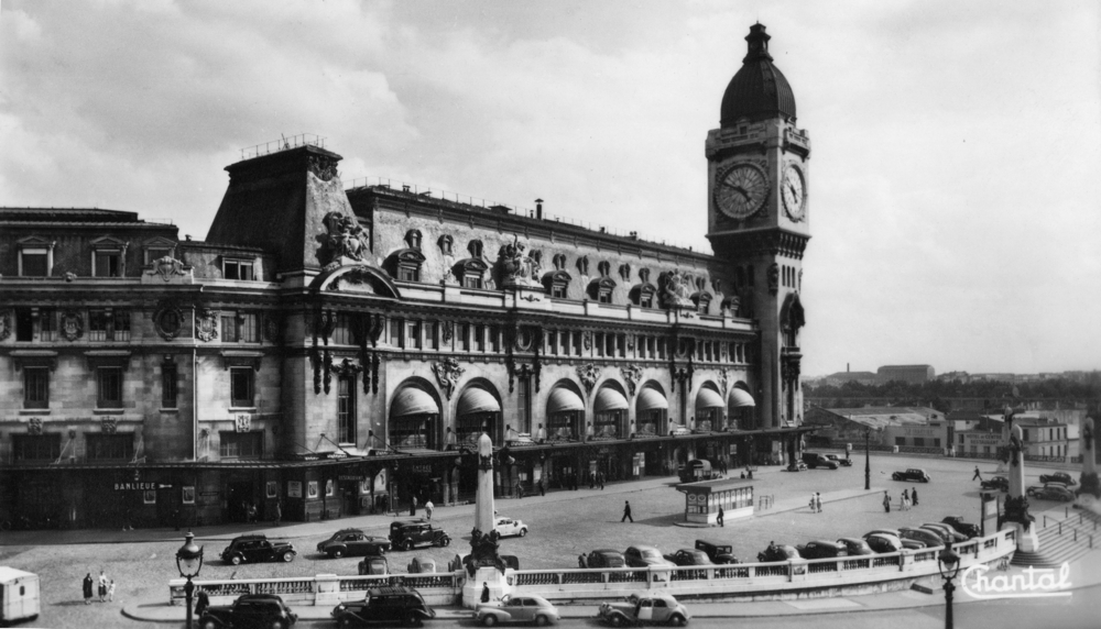 Paris. La gare de Lyon dans les années 1950. Carte postale. Collection Mémoire Vive.