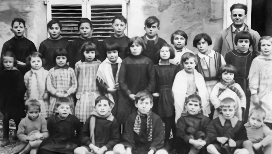 Pierre Lavigne avec sa classe (unique) en 1938 à Ville-sur-Cousances. Site Geneanet, droits réservés.