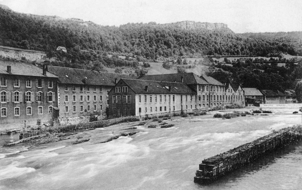 Pont-de-Roide. Le Doubs et l’usine Peugeot. Carte postale non datée (années 1900 ?). Coll. Mémoire Vive.