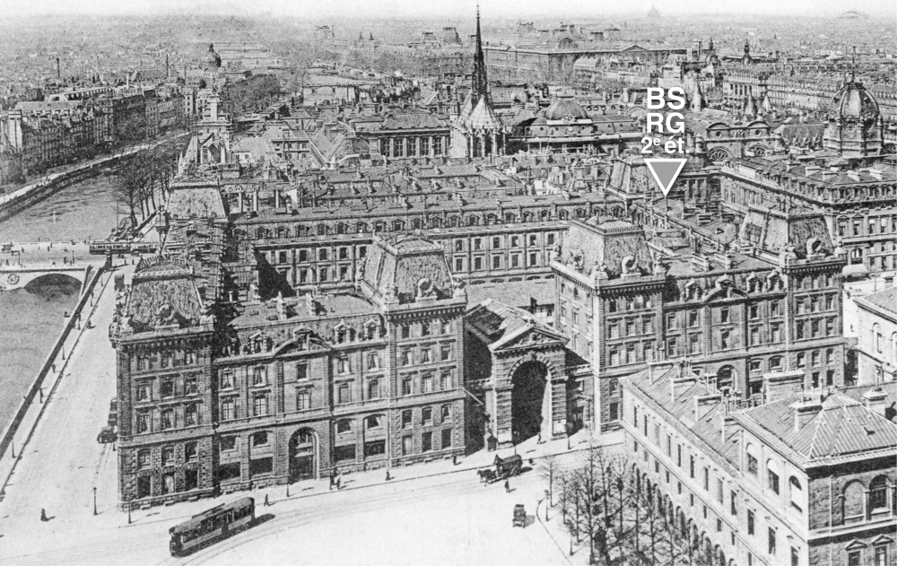 Paris. La préfecture de police vue depuis Notre-Dame. Carte postale des années 1900 (le bâtiment est alors la caserne de la Garde républicaine). Coll. Mémoire Vive.
