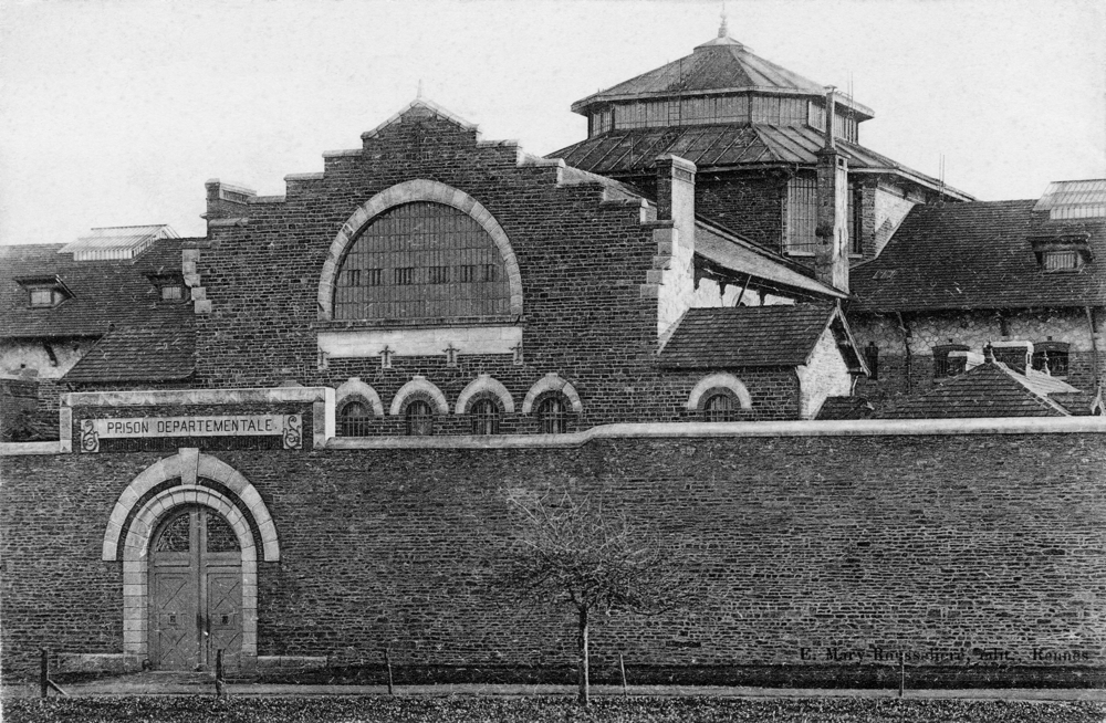 Rennes, la prison départementale, dans les années 1900. Carte postale. Collection Mémoire Vive.