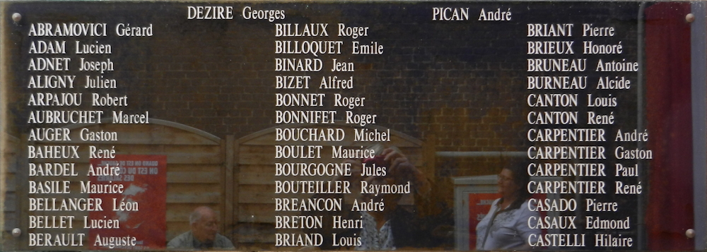 Au siège de la Fédération du PCF de Seine-Maritime à Rouen, la première des six plaques dédiées aux militant.e.s mort.e.s au cours de la guerre. Significativement, les noms de Georges Déziré et d’André Pican sont placés en exergue. © Claudine Ducastel pour Mémoire Vive.