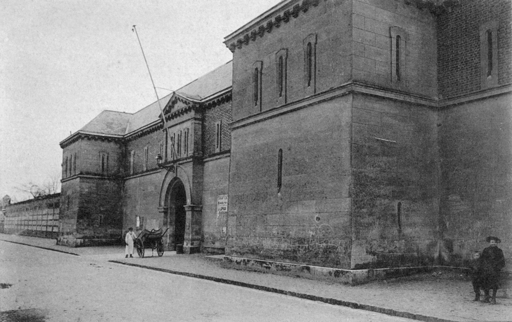 Rouen, la prison Bonne-Nouvelle. Carte postale des années 1900.