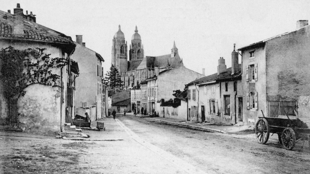 Saint-Nicolas-de-Port, la rue du Haut-de-Mont. Carte postale non datée (années 1900). Collection Mémoire Vive.