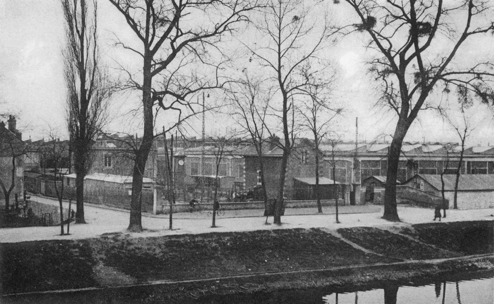 Saint-Pierre-des-Corps, vue générale des ateliers de la CGCEM. Carte postale “voyagée” en 1935, collection Mémoire Vive.