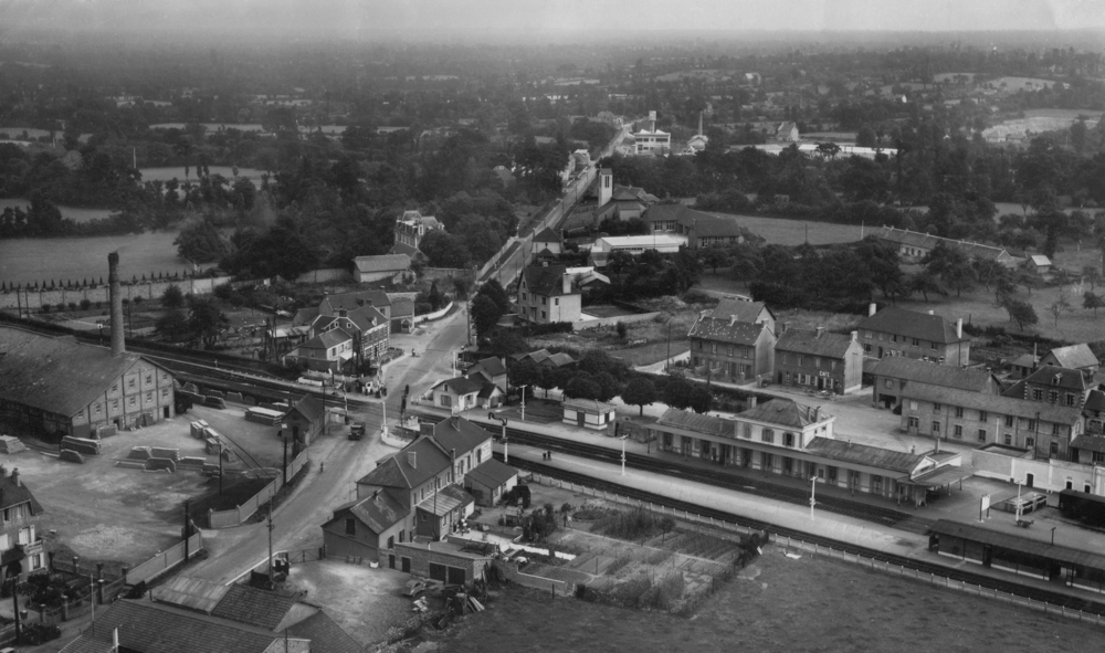 Sainte-Marguerite-d’Elle, Lison-gare. Carte postale éditée après guerre, collection Mémoire Vive.