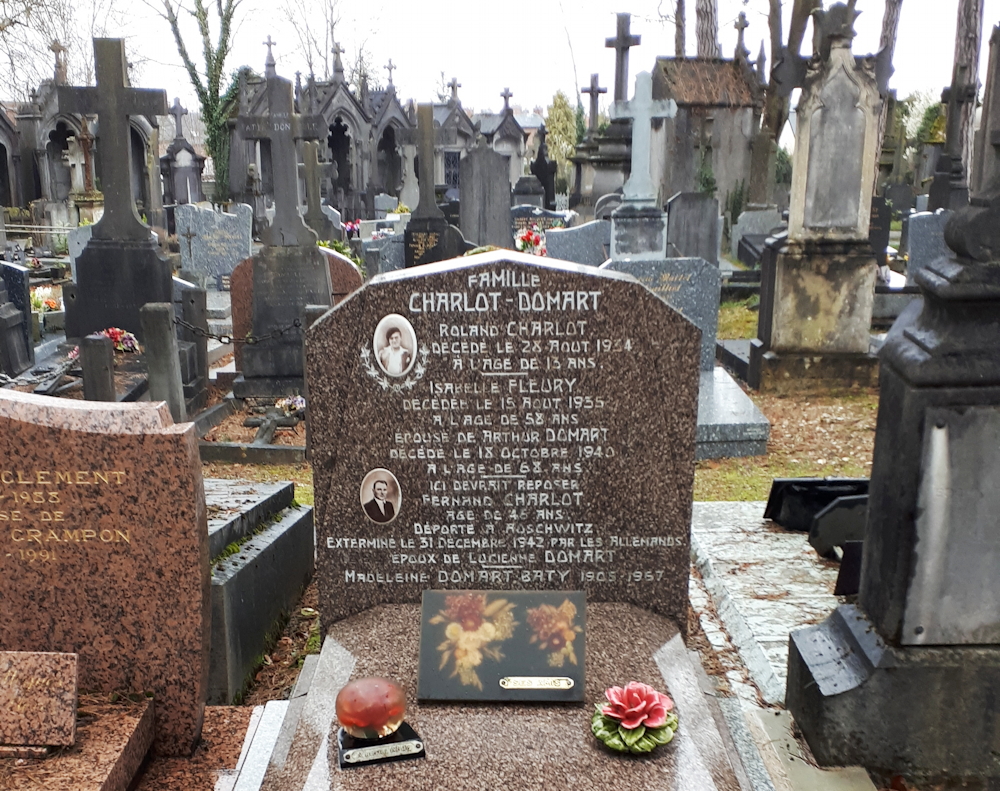 Tombe de la famille Charlot-Dromard. © Marcel Longuet.