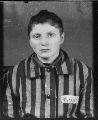 Rolande Vandaele, le 3 février 1943. Musée d’État d’Auschwitz-Birkenau, Oświęcim, Pologne. Collection Mémoire Vive. Droits réservés