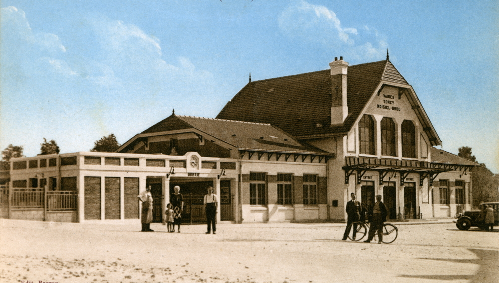 Vaires. La gare voyageurs de Vaires-Torcy-Noisiel-Brou. Carte postale écrite en 1935. Coll. Mémoire Vive.