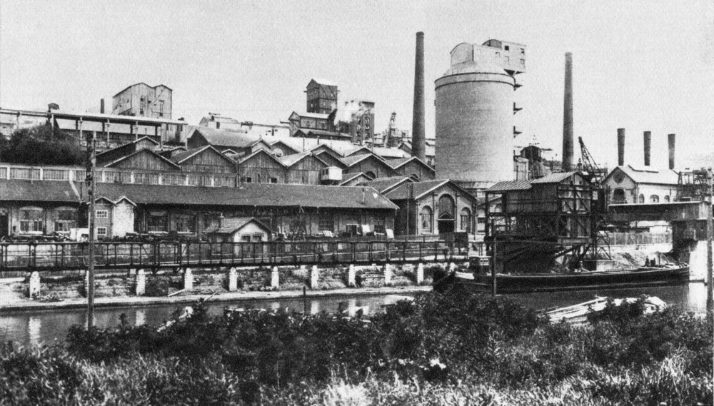 Varangéville. Soudière de la Compagnie de Saint-Gobain et canal de la Marne au Rhin. Carte postale non datée. Collection Mémoire Vive.